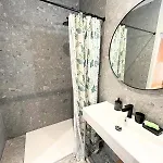 A Louer Au Sein D'une Auberge- Maillochon- Gare - - Hotel *