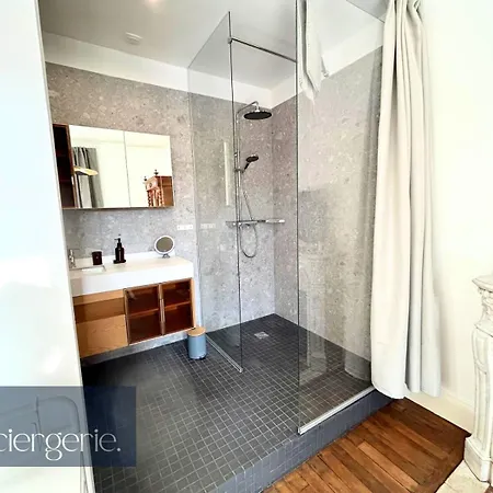 Hotel A Louer Au Sein D'une Auberge- Maillochon- Gare - -