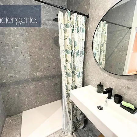 A Louer Au Sein D'une Auberge- Maillochon- Gare - - Hotel