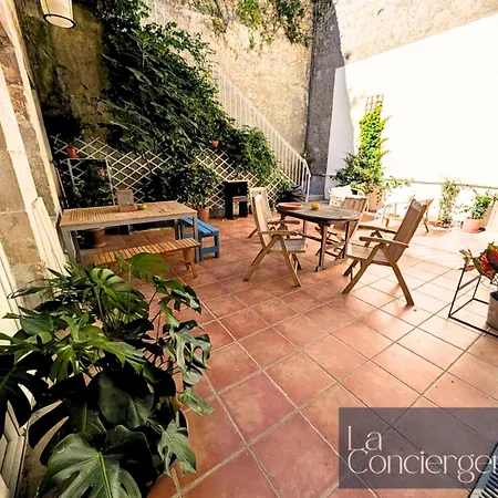 A Louer Au Sein D'une Auberge- Maillochon- Gare - - Hotel *