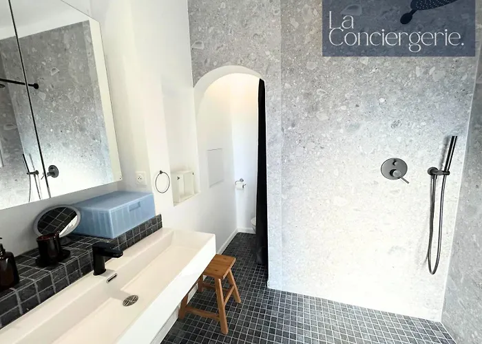 A Louer Au Sein D'une Auberge- Maillochon- Gare - - * Пуатье