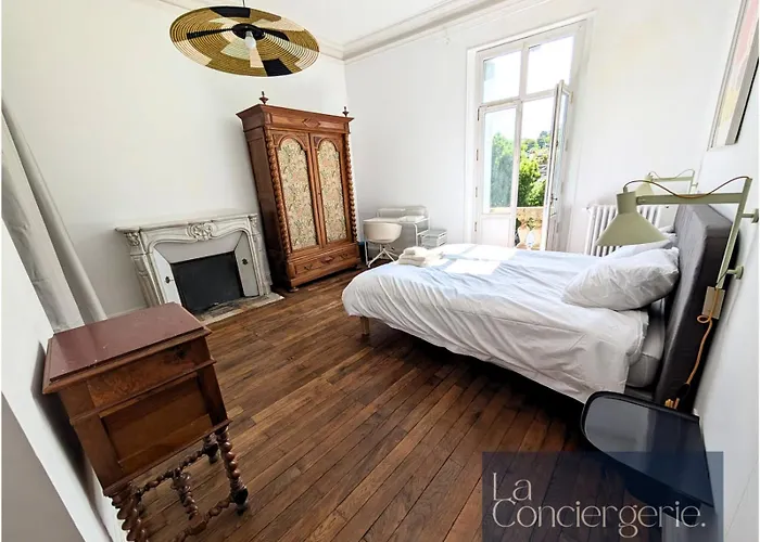 Отель A Louer Au Sein D'une Auberge- Maillochon- Gare - - Пуатье