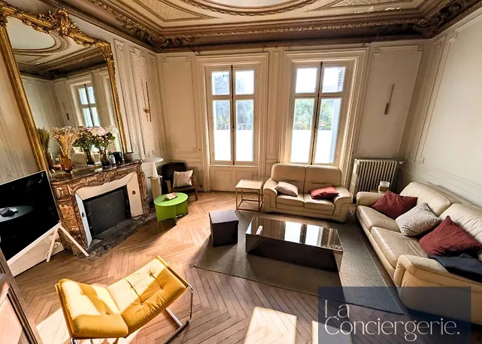 A Louer Au Sein D'une Auberge- Maillochon- Gare - - Отель Пуатье