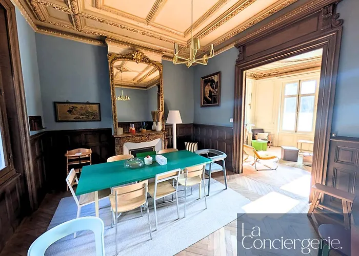 Отель A Louer Au Sein D'une Auberge- Maillochon- Gare - - *