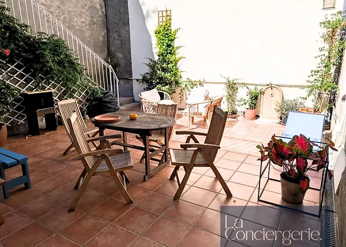 Отель A Louer Au Sein D'une Auberge- Maillochon- Gare - -